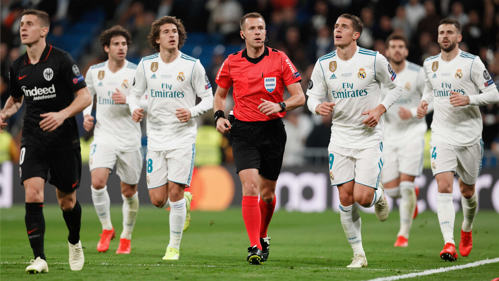 皇马时隔十年首次在少一人情况下实现三球破门 作为世界足坛的顶级豪门,皇家马德里一直以强大的团队