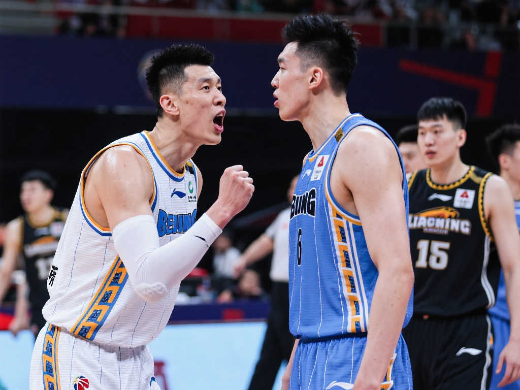 翟晓川更衣室激励范子铭：辽宁有你就该赢广厦